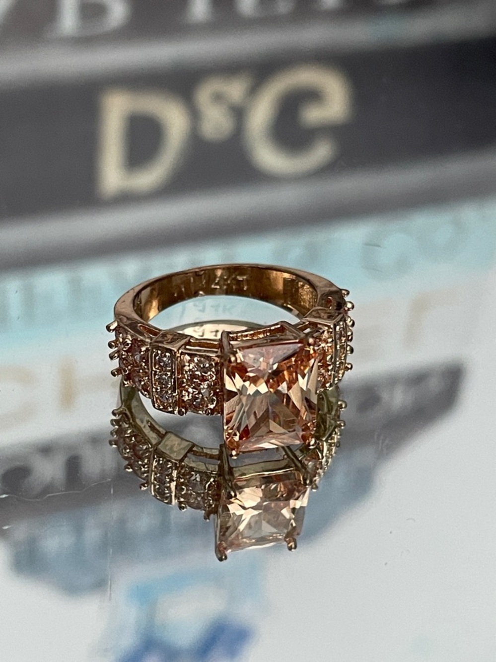 ✨Gold-tone Statement Ring with Champagne Center Stone✨Preloved Size 7